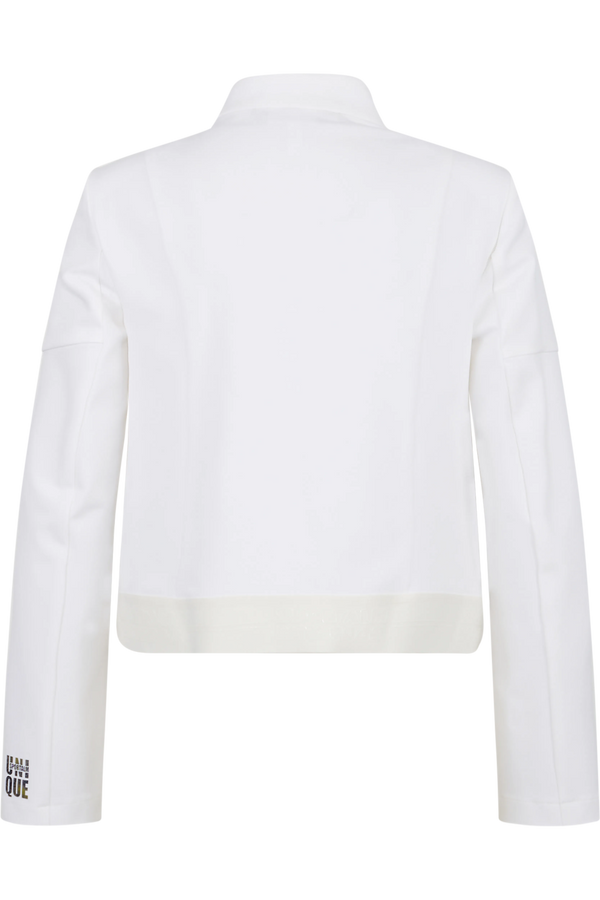Weiße Jacke mit kurzen Ärmeln und einem schlichten, modernen Design, von hinten betrachtet.