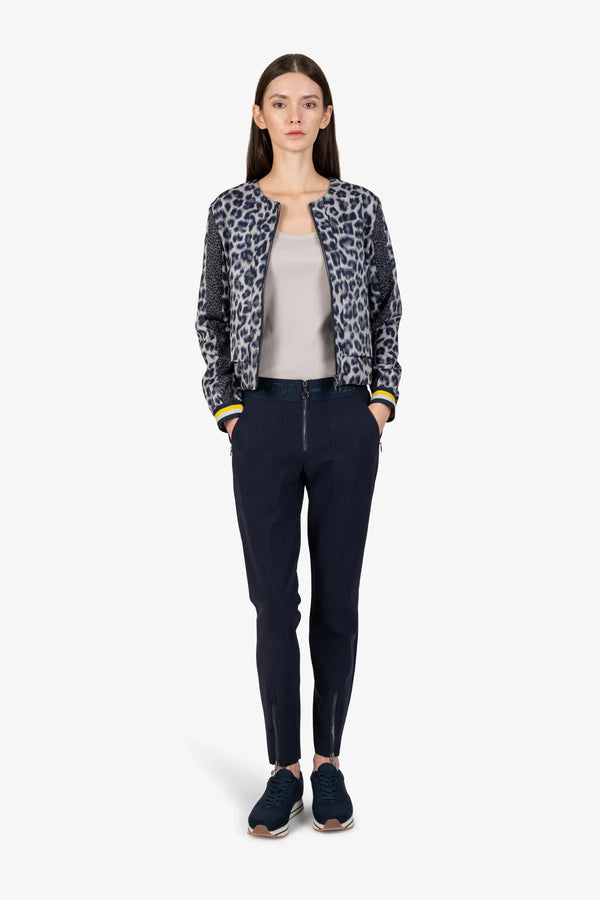 Kurze Jacke mit Rundhalsausschnitt 02