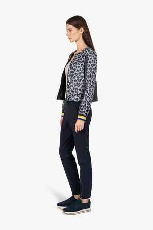 Kurze Jacke mit Rundhalsausschnitt 03