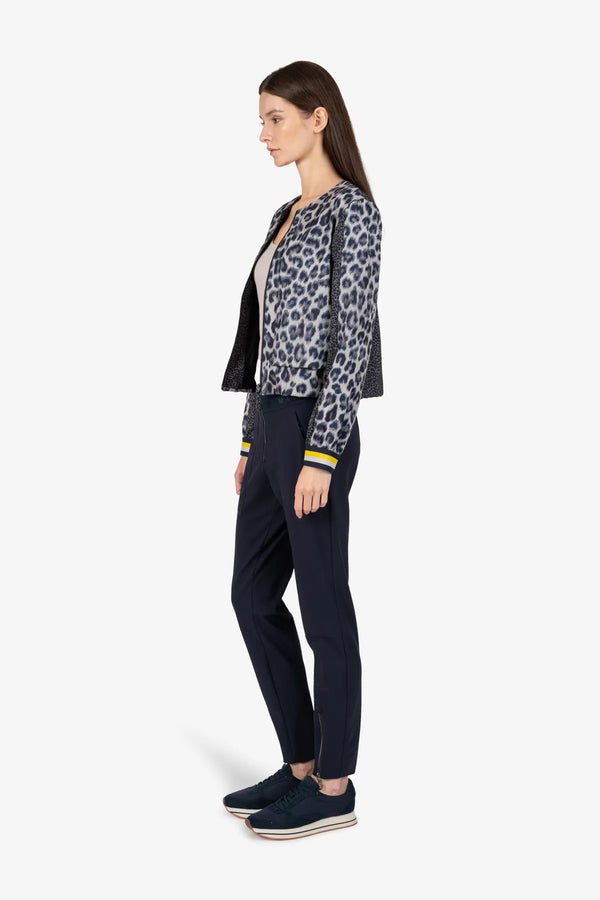 Kurze Jacke mit Rundhalsausschnitt 03