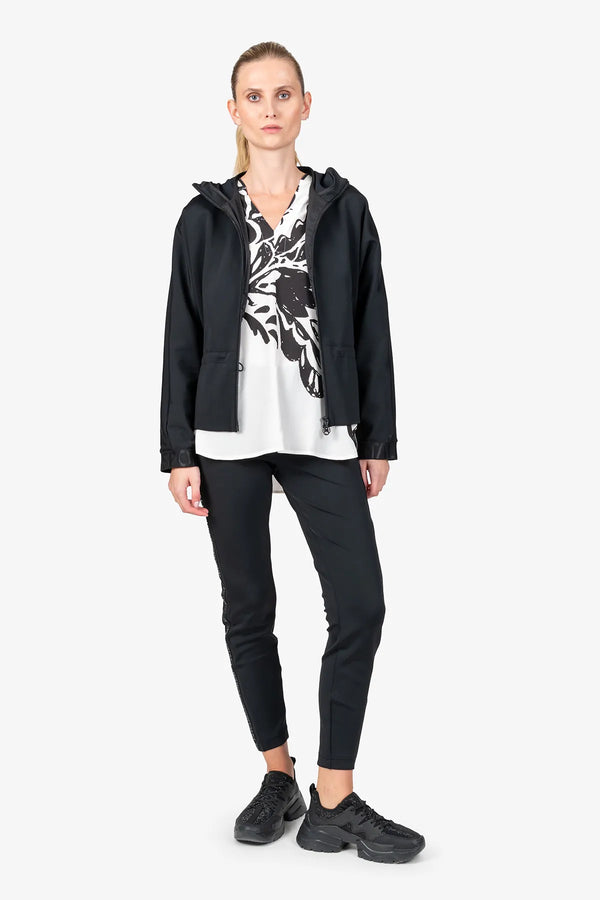 Sweatjacke mit Kapuze 02