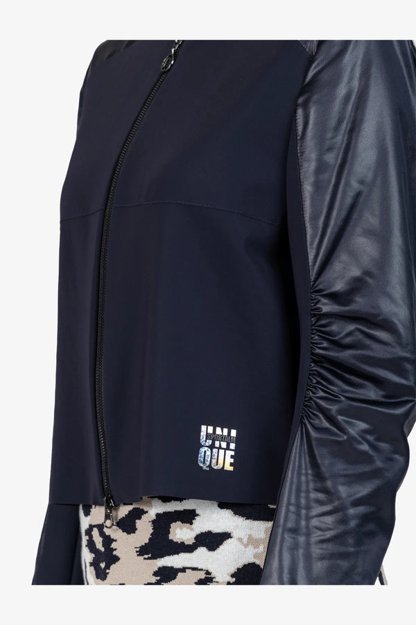 Kurze Jacke mit Rundhalsausschnitt 06