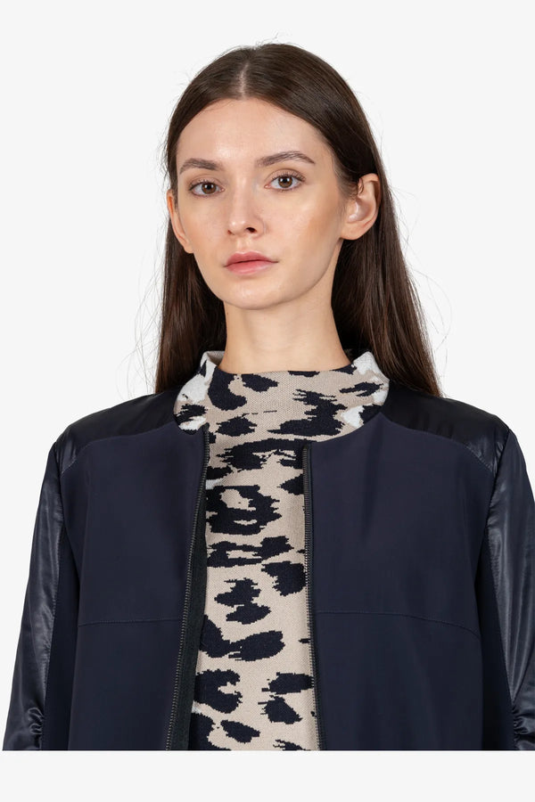 Kurze Jacke mit Rundhalsausschnitt 07
