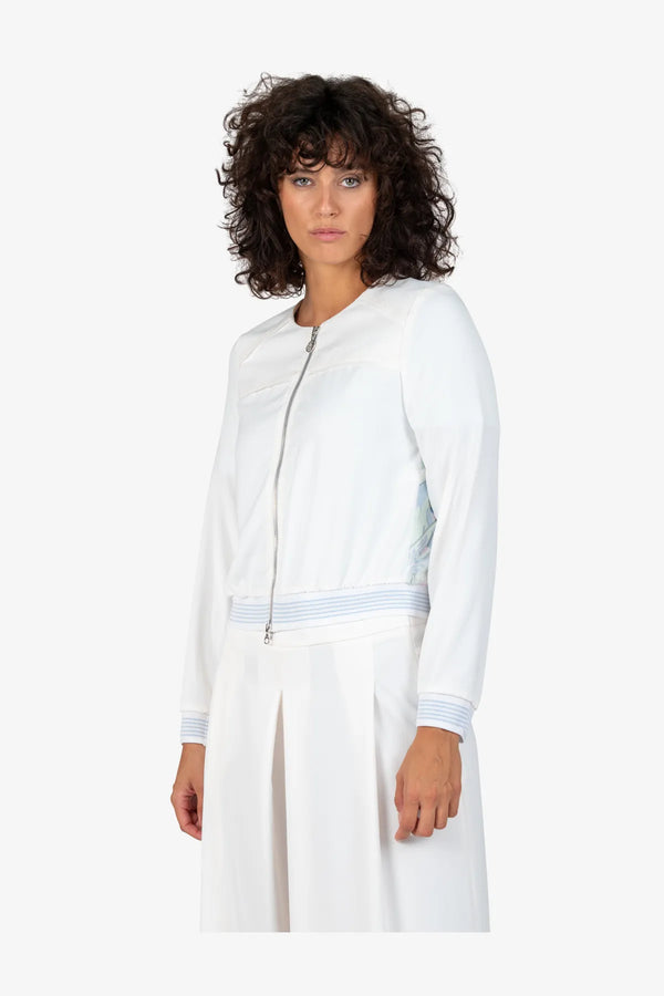 Jacke mit Rundhalsausschnitt 05