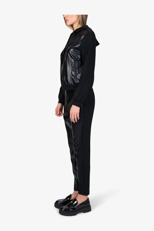Kapuzenjacke aus Kunstleder 04