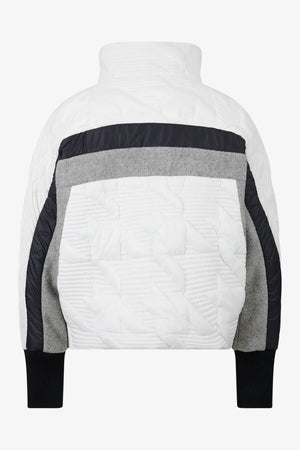 Extravagante Jacke im Materialmix 02