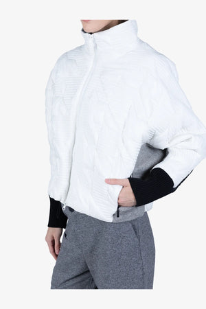 Extravagante Jacke im Materialmix 06