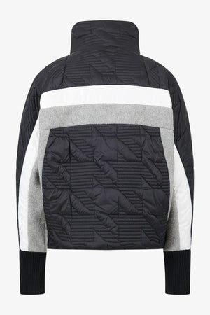 Extravagante Jacke im Materialmix 02