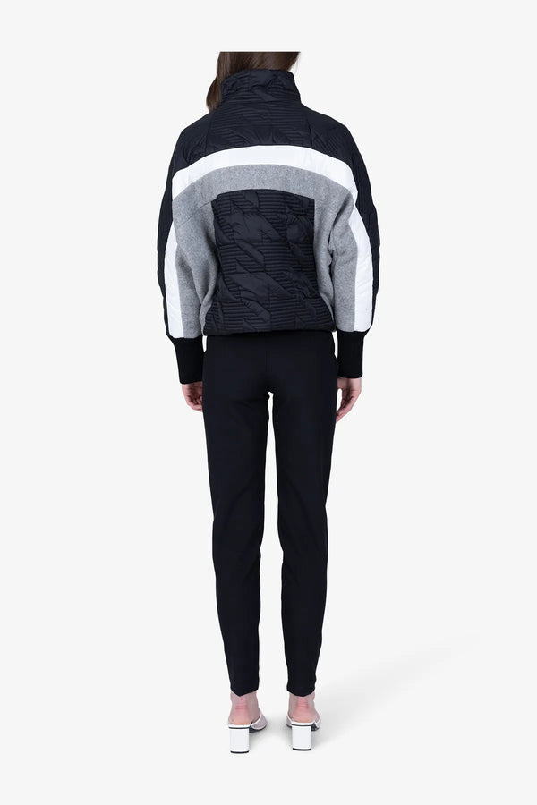 Extravagante Jacke im Materialmix 05