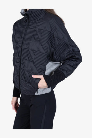 Extravagante Jacke im Materialmix 07