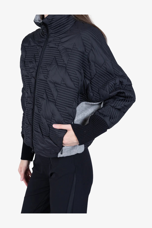 Extravagante Jacke im Materialmix 07