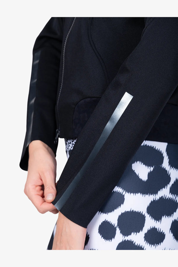 Kurze, feminine Stehkragen-Jacke 06