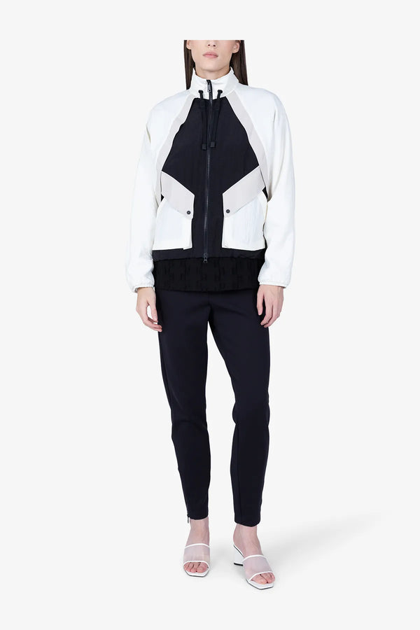 Kurze, avantgardistische Oversized-Jacke 03