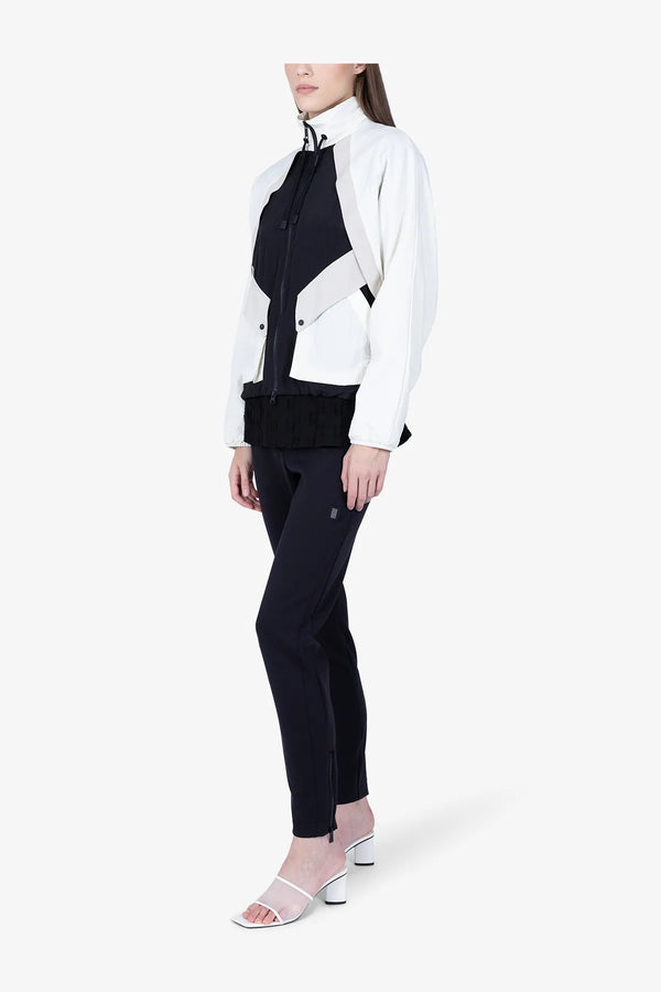 Kurze, avantgardistische Oversized-Jacke 04