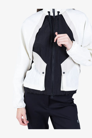 Kurze, avantgardistische Oversized-Jacke 07