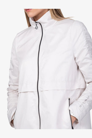 Parka mit femininer Silhouette 06