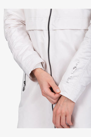 Parka mit femininer Silhouette 07