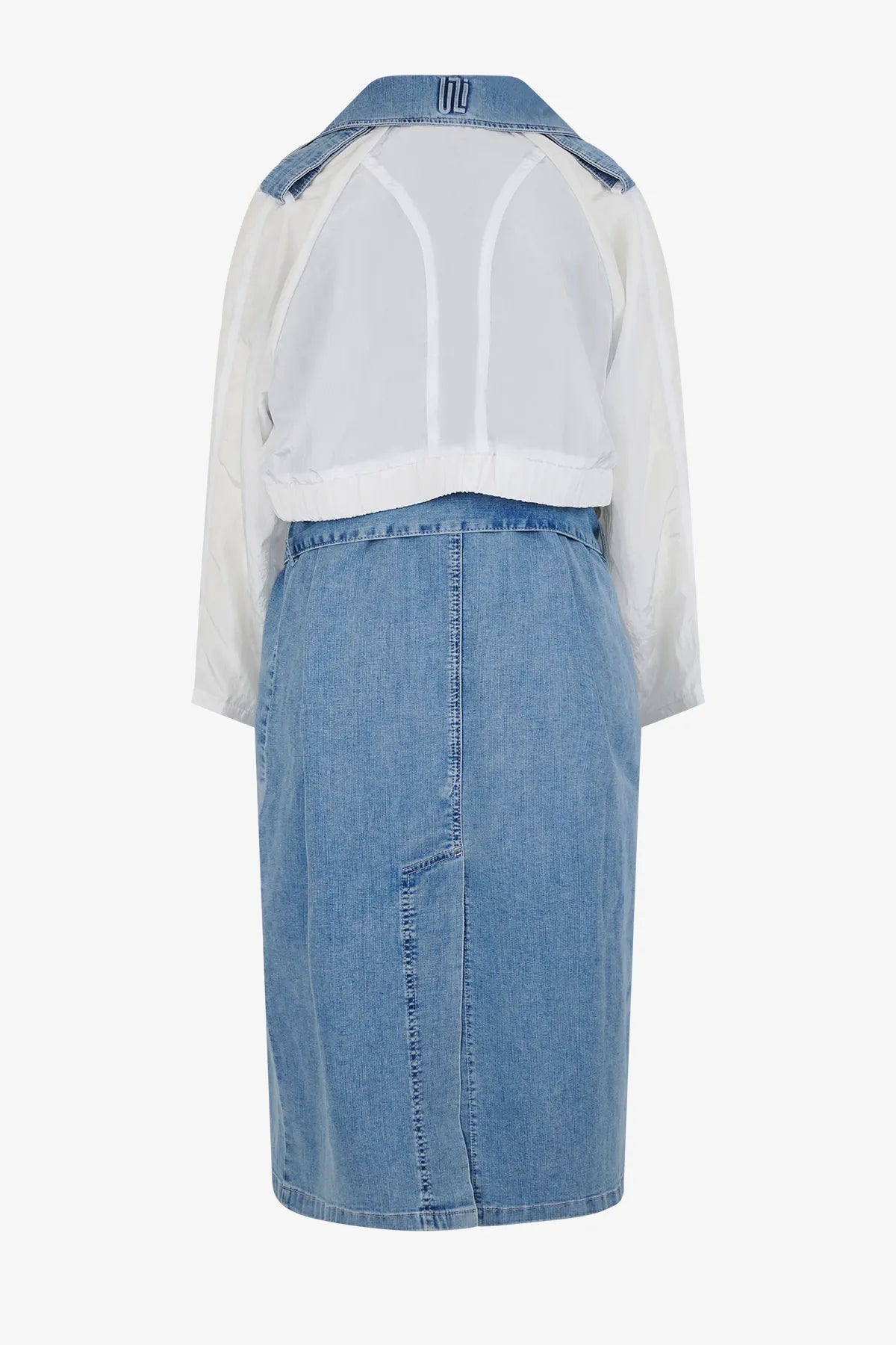 Trenchcoat im modernen Materialmix 02