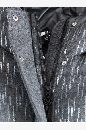 Pailletten-Wollmantel mit Nylon-Details 06