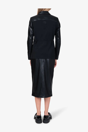 Sportiver Blazer aus Kunstleder 05