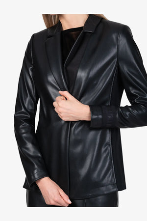 Sportiver Blazer aus Kunstleder 06