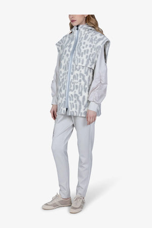 Trendige Weste aus Wolle mit Leo-Print 04