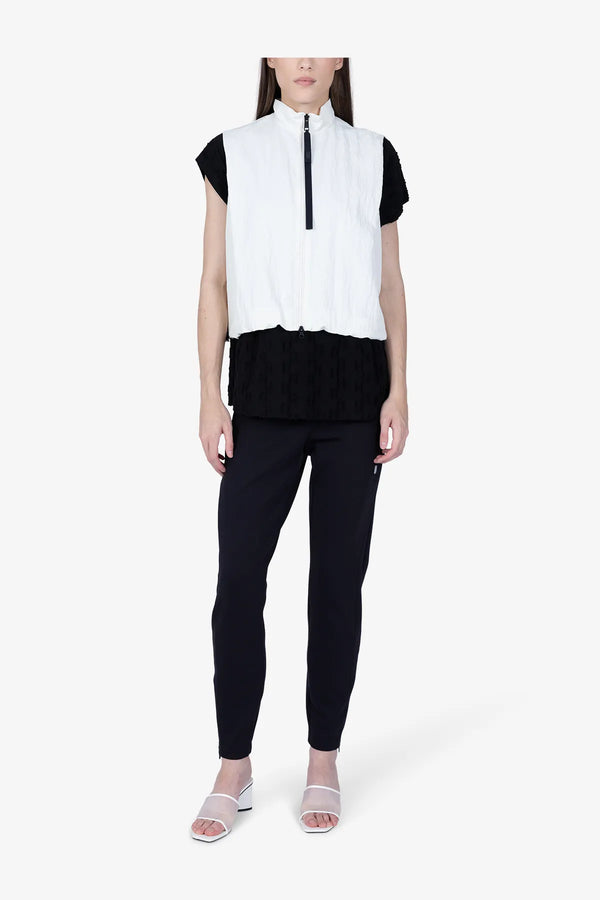 Cropped Weste aus Nylon-Crépe 03
