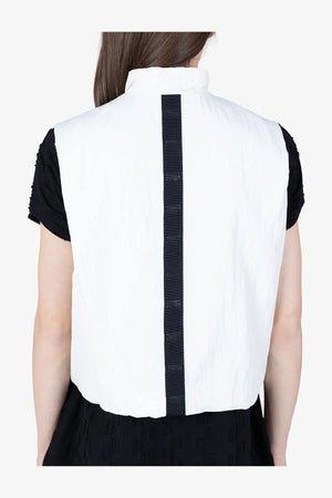Cropped Weste aus Nylon-Crépe 06
