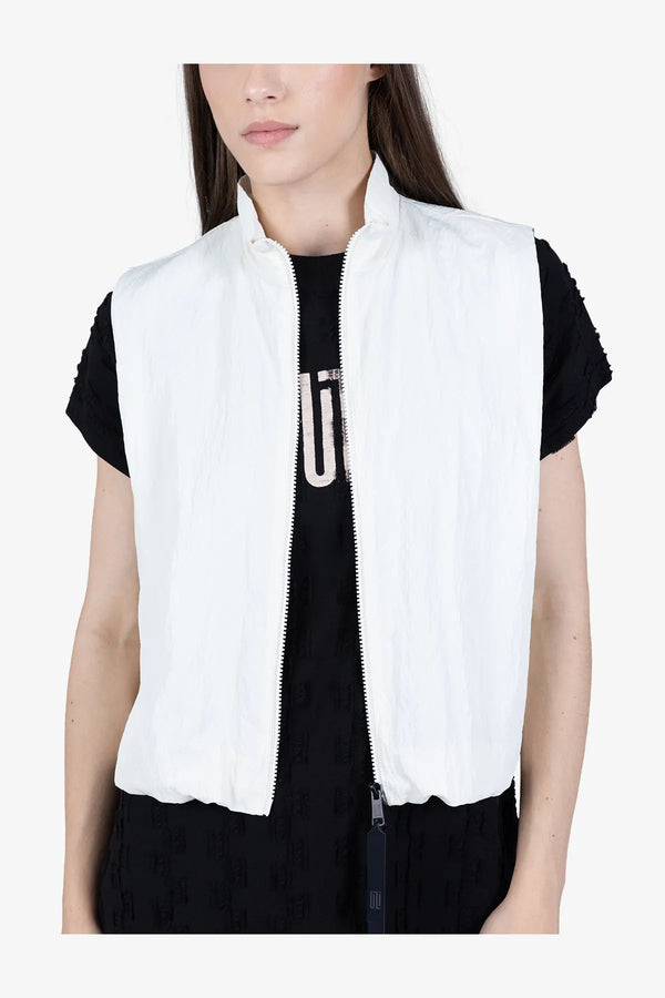Cropped Weste aus Nylon-Crépe 07