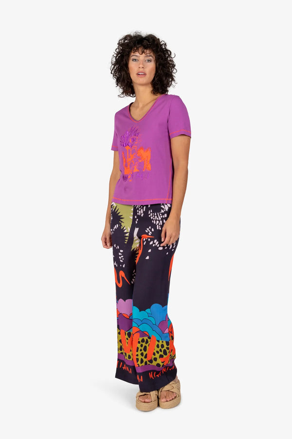 T-Shirt mit gerundetem V-Ausschnitt 02