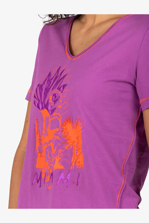 T-Shirt mit gerundetem V-Ausschnitt 06