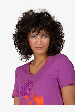T-Shirt mit gerundetem V-Ausschnitt 07