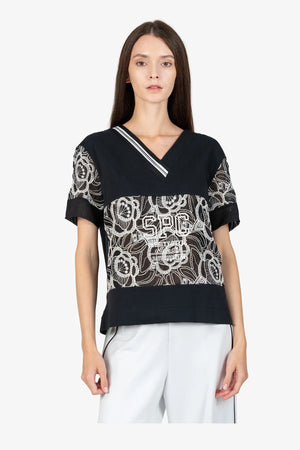 T-Shirt mit V-Ausschnitt 05