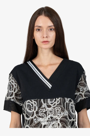 T-Shirt mit V-Ausschnitt 07
