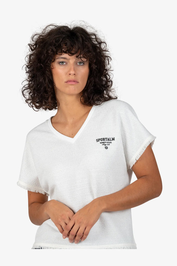 T-Shirt mit V-Ausschnitt 07
