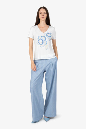 T-Shirt mit gerundetem V-Ausschnitt 02