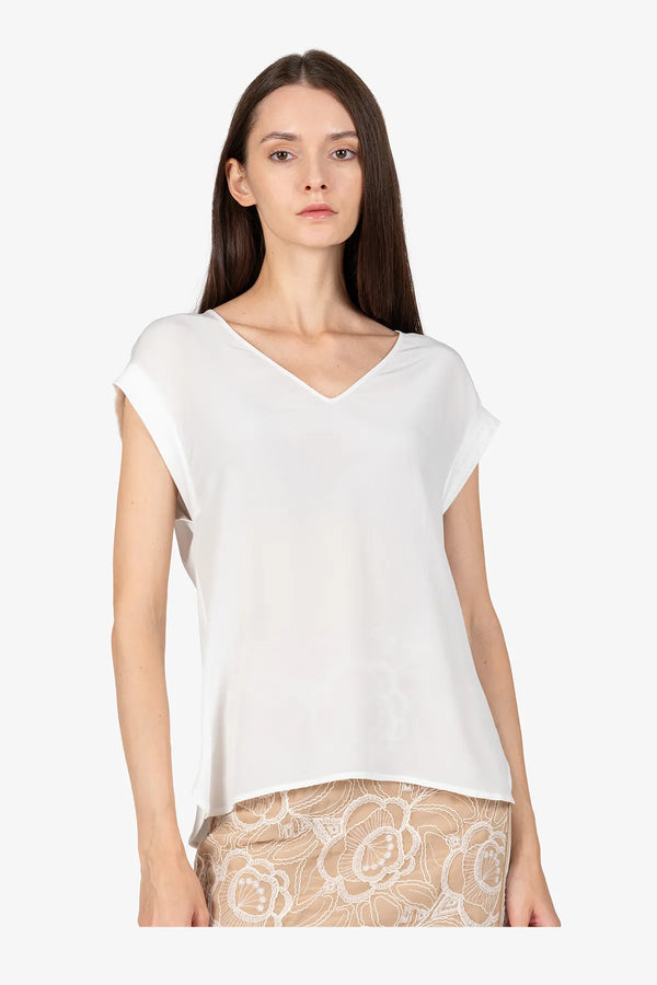 T-Shirt mit V-Ausschnitt 05