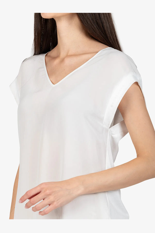 T-Shirt mit V-Ausschnitt 06