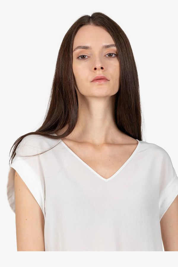 T-Shirt mit V-Ausschnitt 07