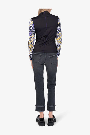 Stehkragen-Shirt mit abstraktem Print 05