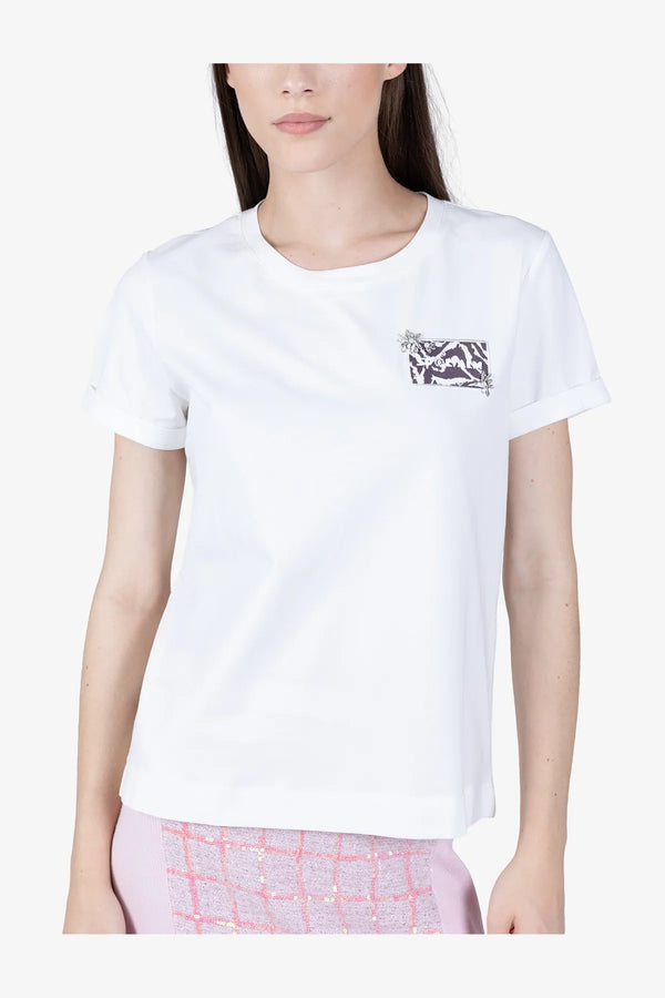 Lässiges T-Shirt mit bedrucktem Badge 06
