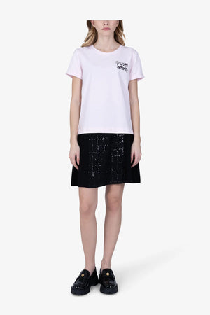 Lässiges T-Shirt mit bedrucktem Badge 03