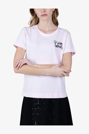 Lässiges T-Shirt mit bedrucktem Badge 06