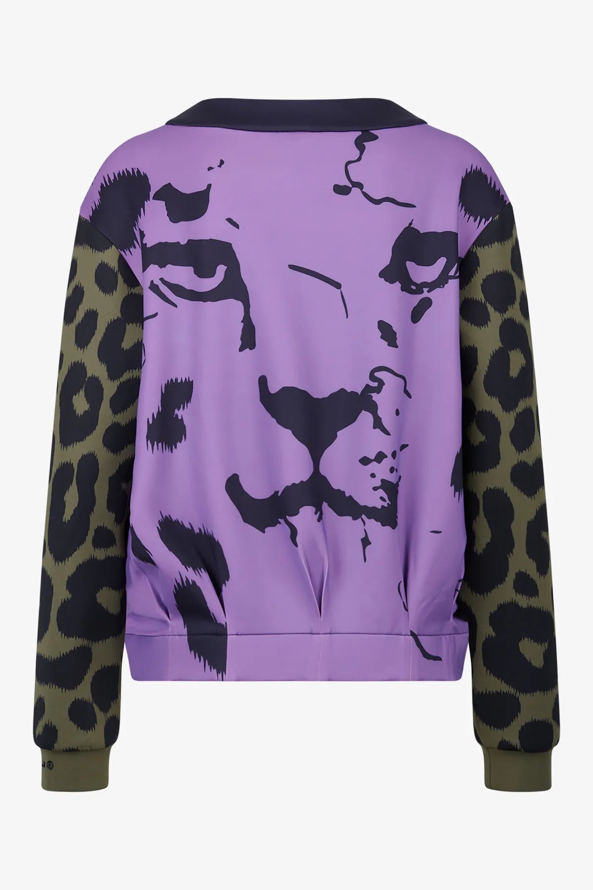 Sweater mit Leo-Print 02
