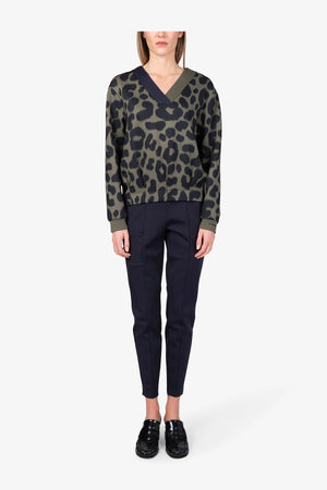 Sweater mit Leo-Print 03