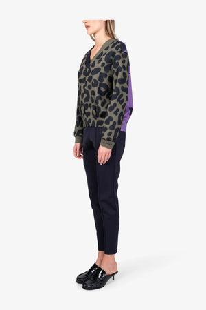 Sweater mit Leo-Print 04