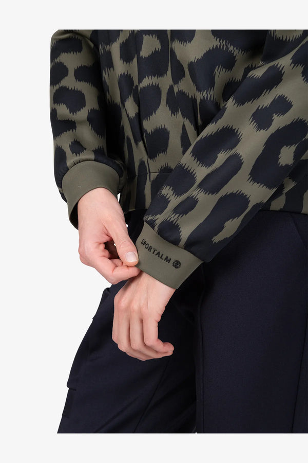 Sweater mit Leo-Print 07