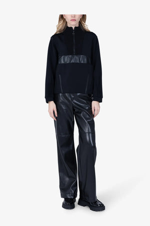Sweater mit durchdachten Details 03