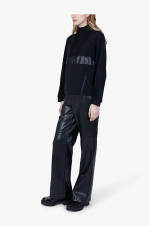 Sweater mit durchdachten Details 04