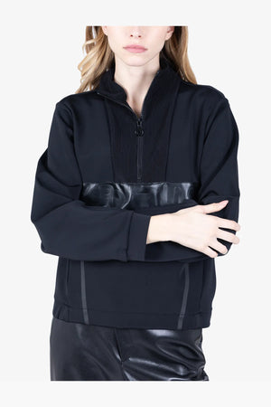 Sweater mit durchdachten Details 06